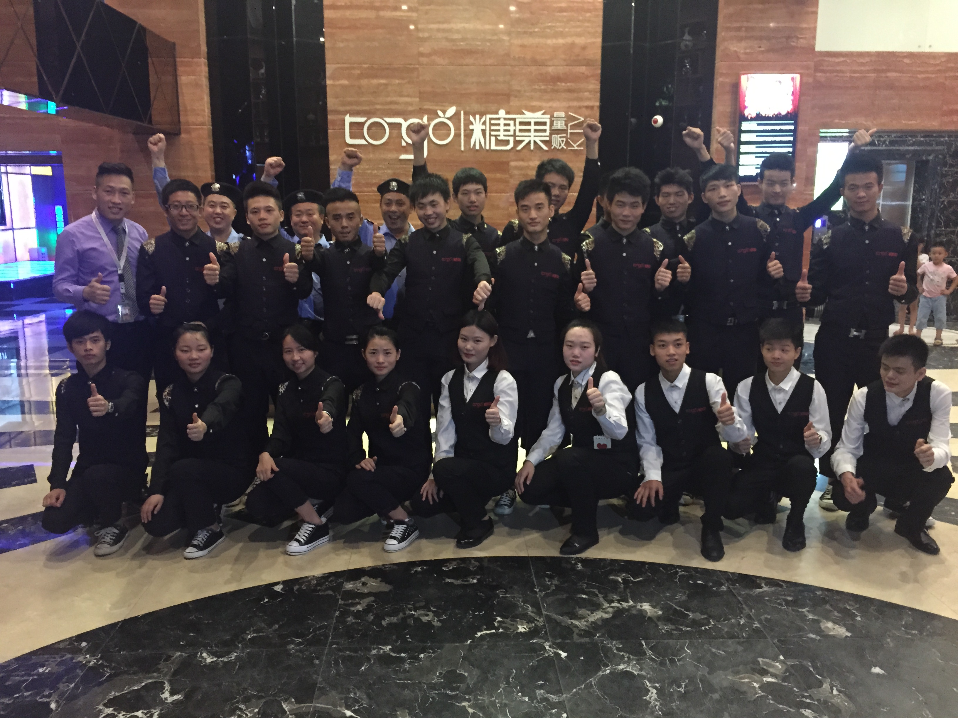 ktv女服务员图片_ktv服务员收入